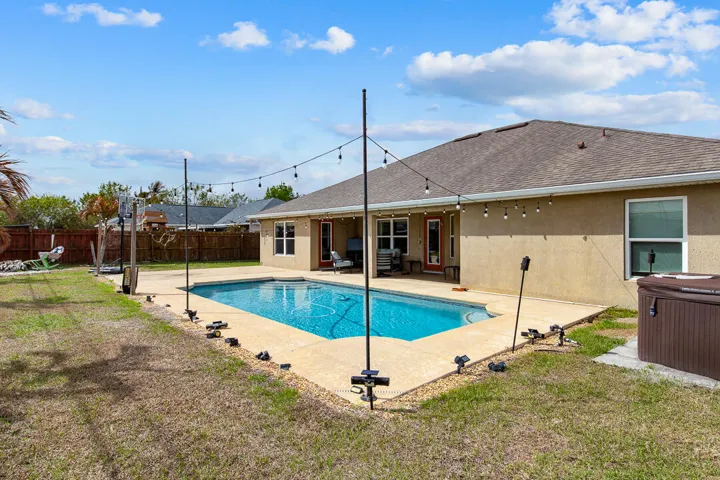 4633 SW Junietta Terrace-32