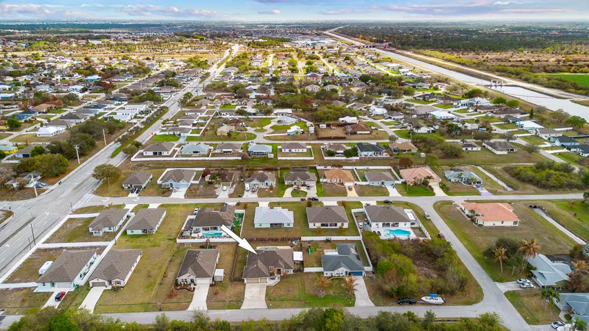 4633 SW Junietta Terrace-4