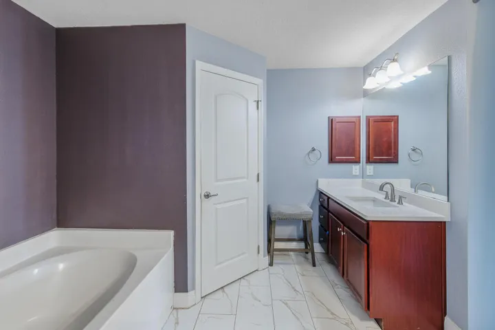 4633 SW Junietta Terrace-27