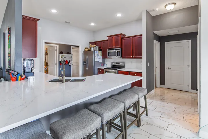 4633 SW Junietta Terrace-9