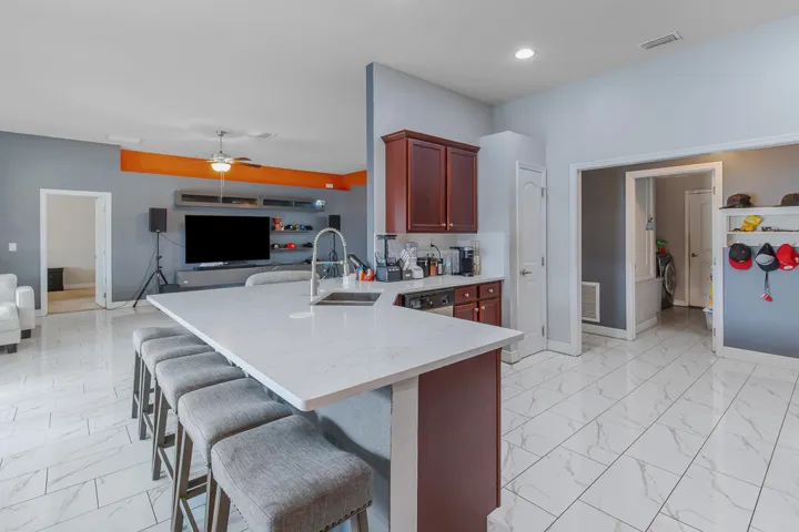 4633 SW Junietta Terrace-13