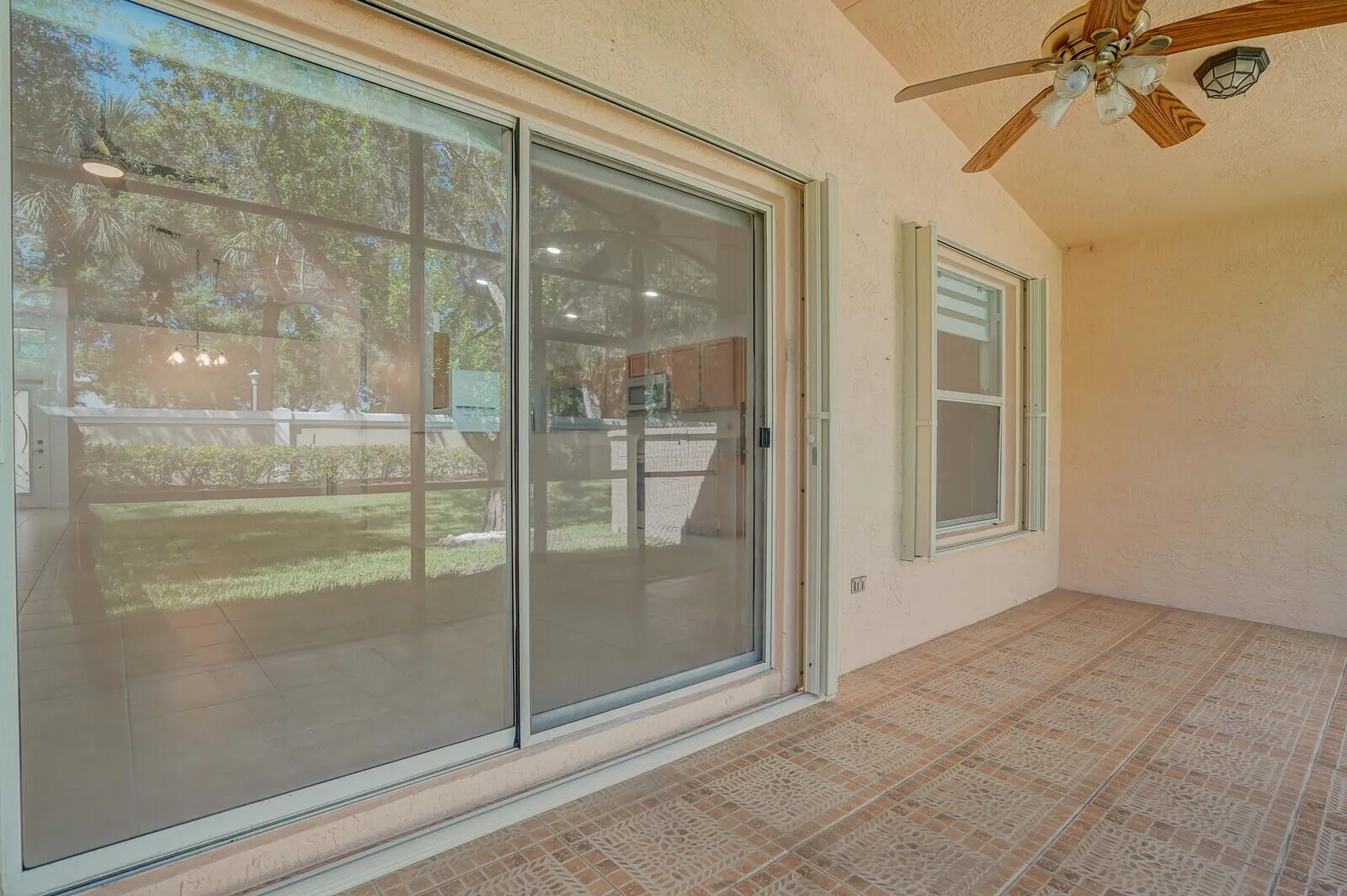 Slider off LR leads out to patio.