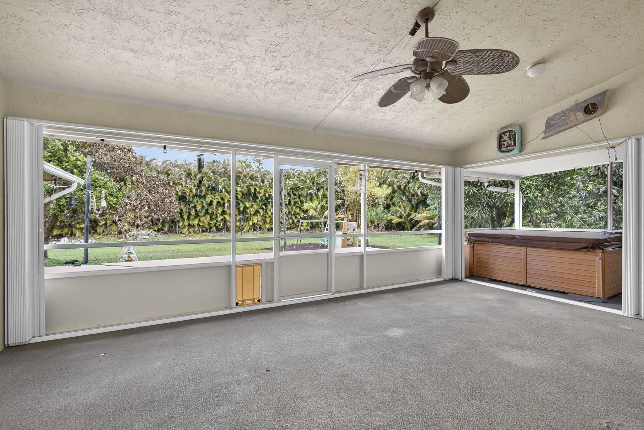 Enclosed Patio / Hot Tub