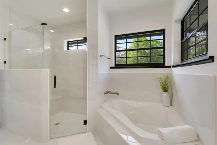 primary bath separate tub/walk in shower