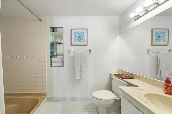 primary bathroom privacy