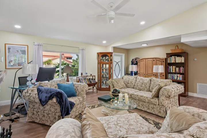 9-web-or-mls-SW 20th St-S0703-007