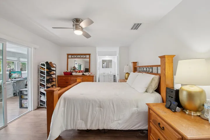 24-web-or-mls-SW 20th St-S0703-022