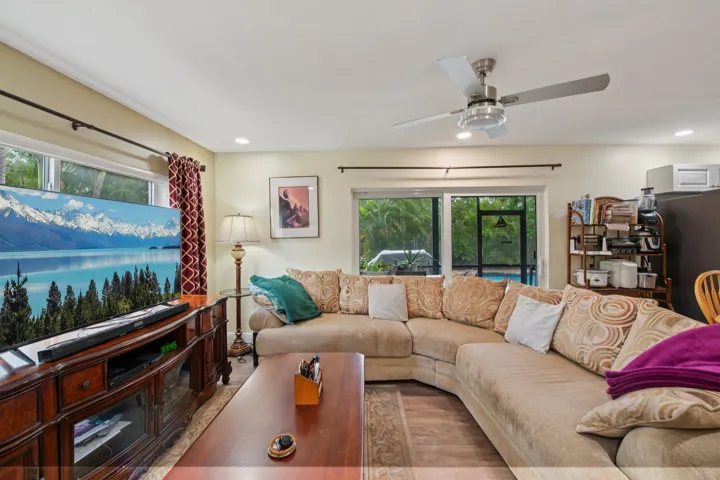 11-web-or-mls-SW 20th St-S0703-009