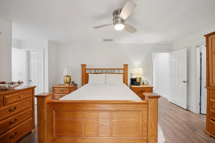 25-web-or-mls-SW 20th St-S0703-023