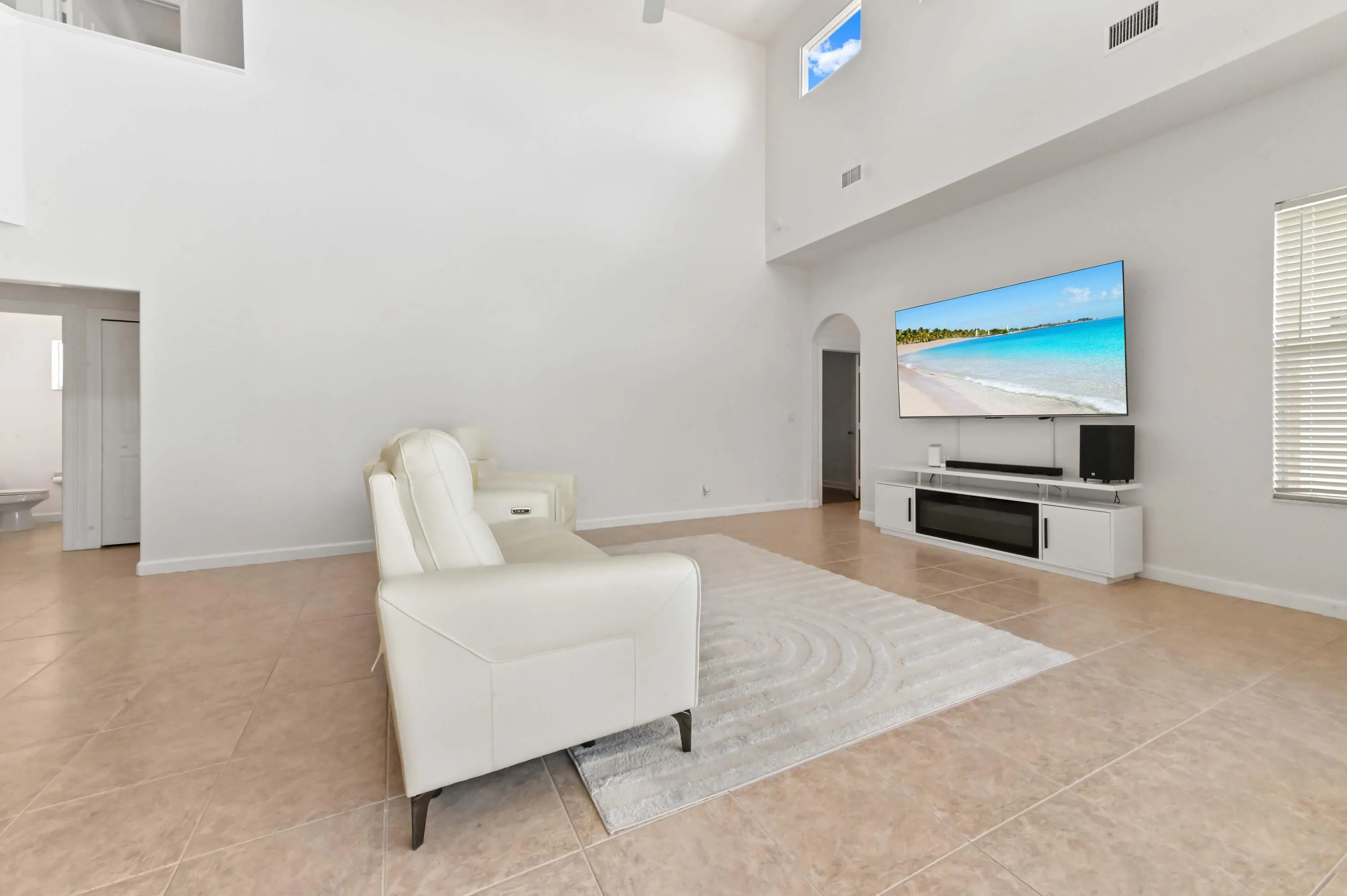 17 Dining Room 01