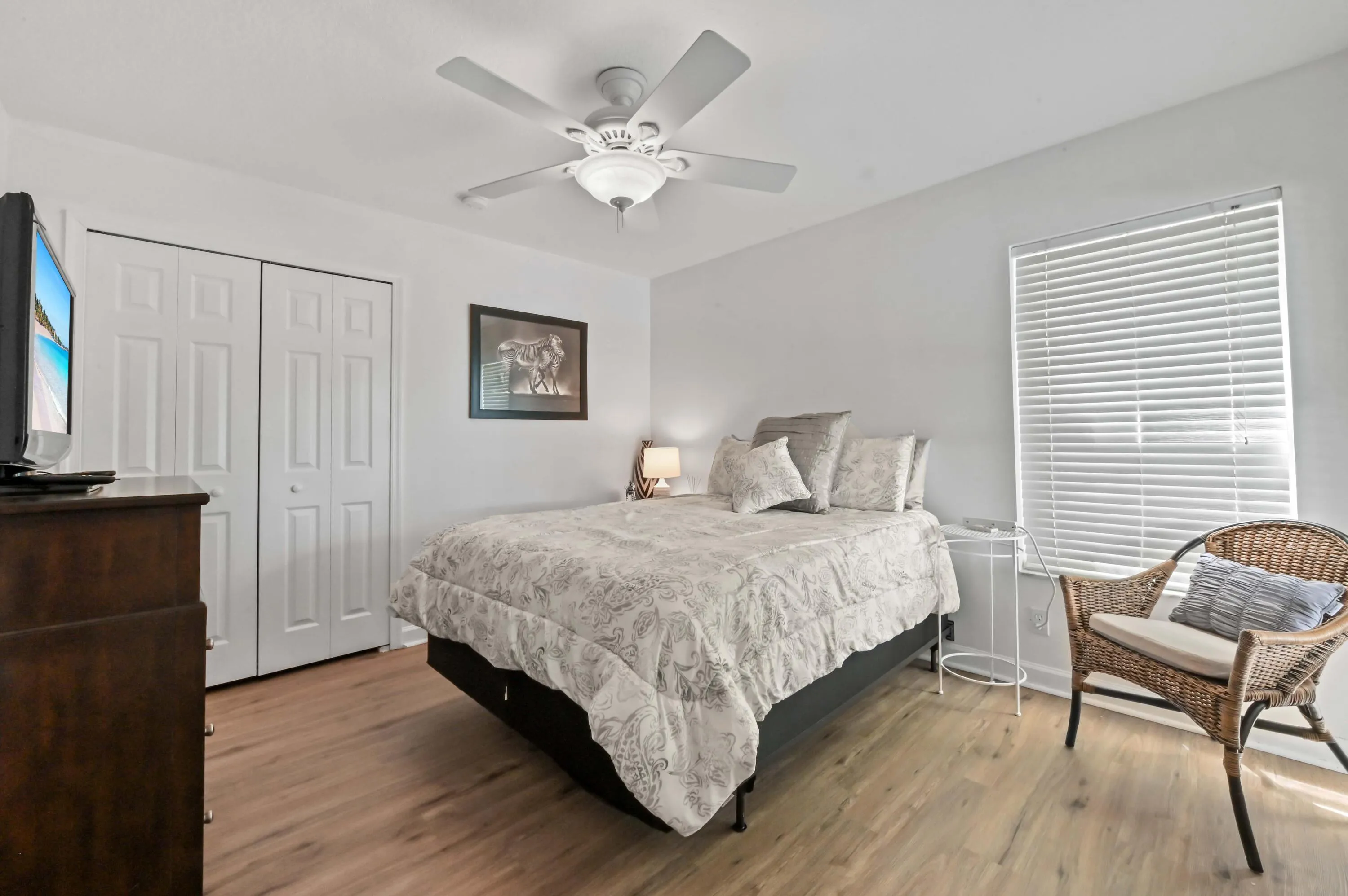22 Bedroom 01