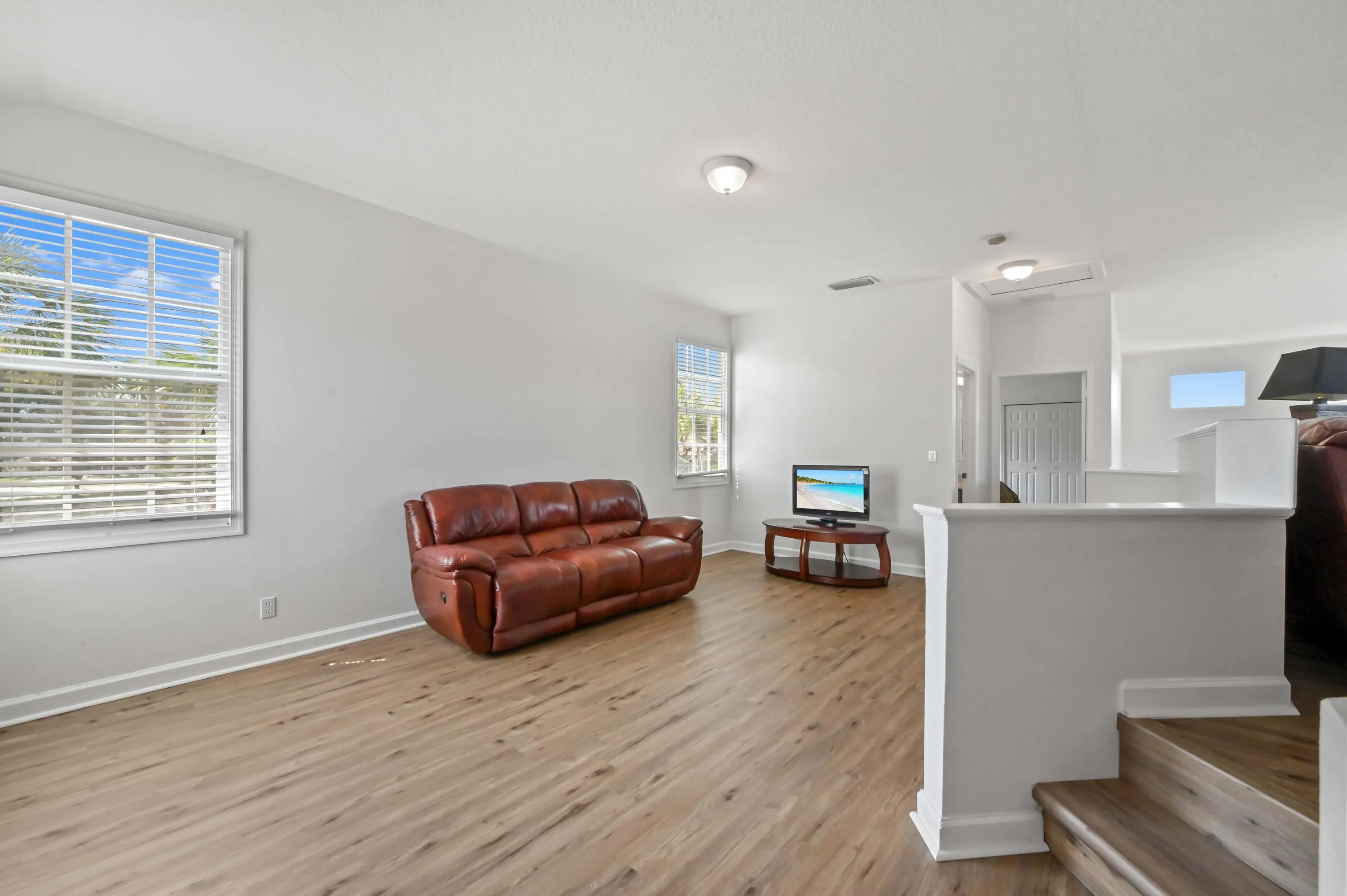 34 Living Room 01