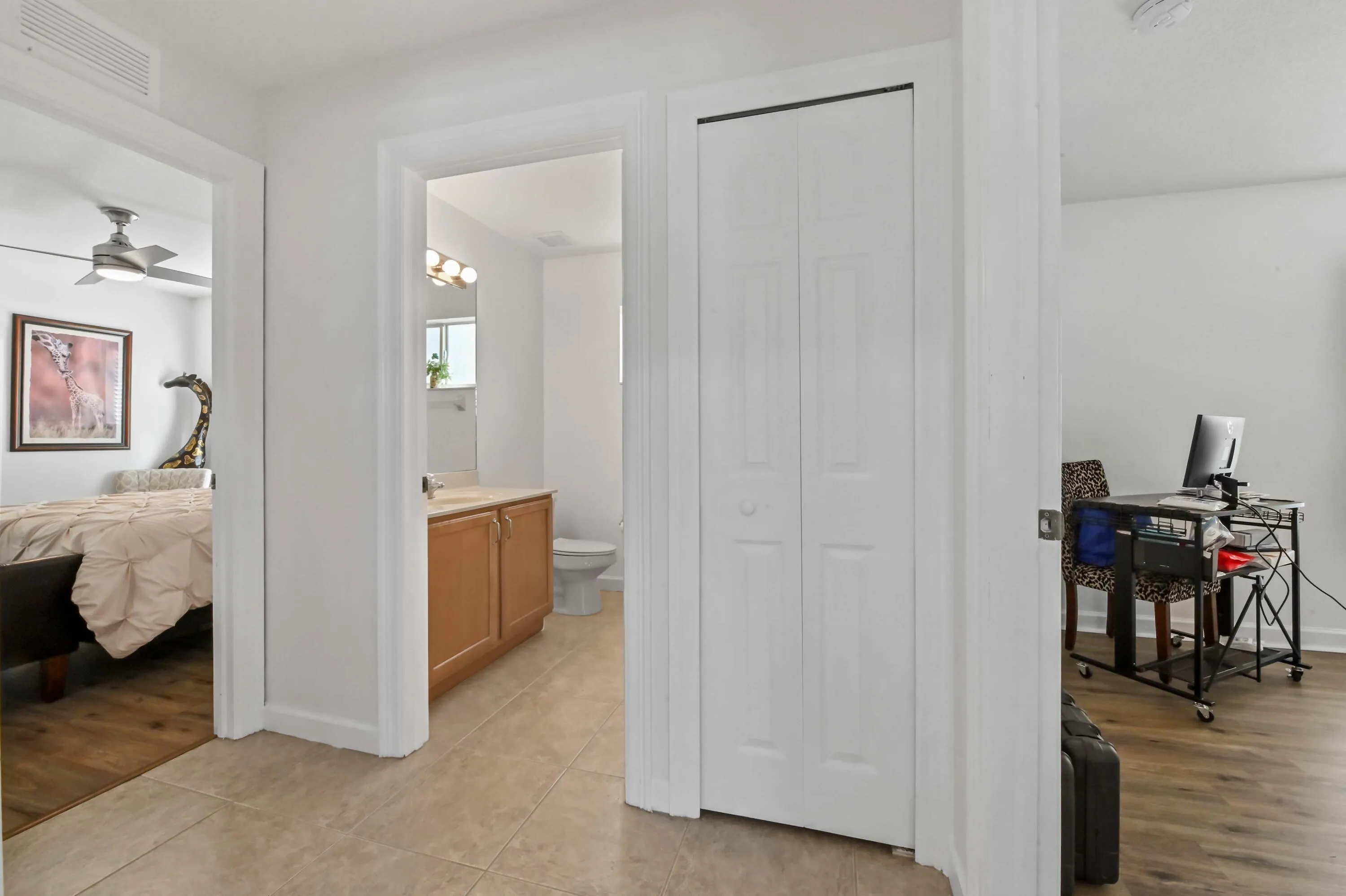 28 Bedroom 01