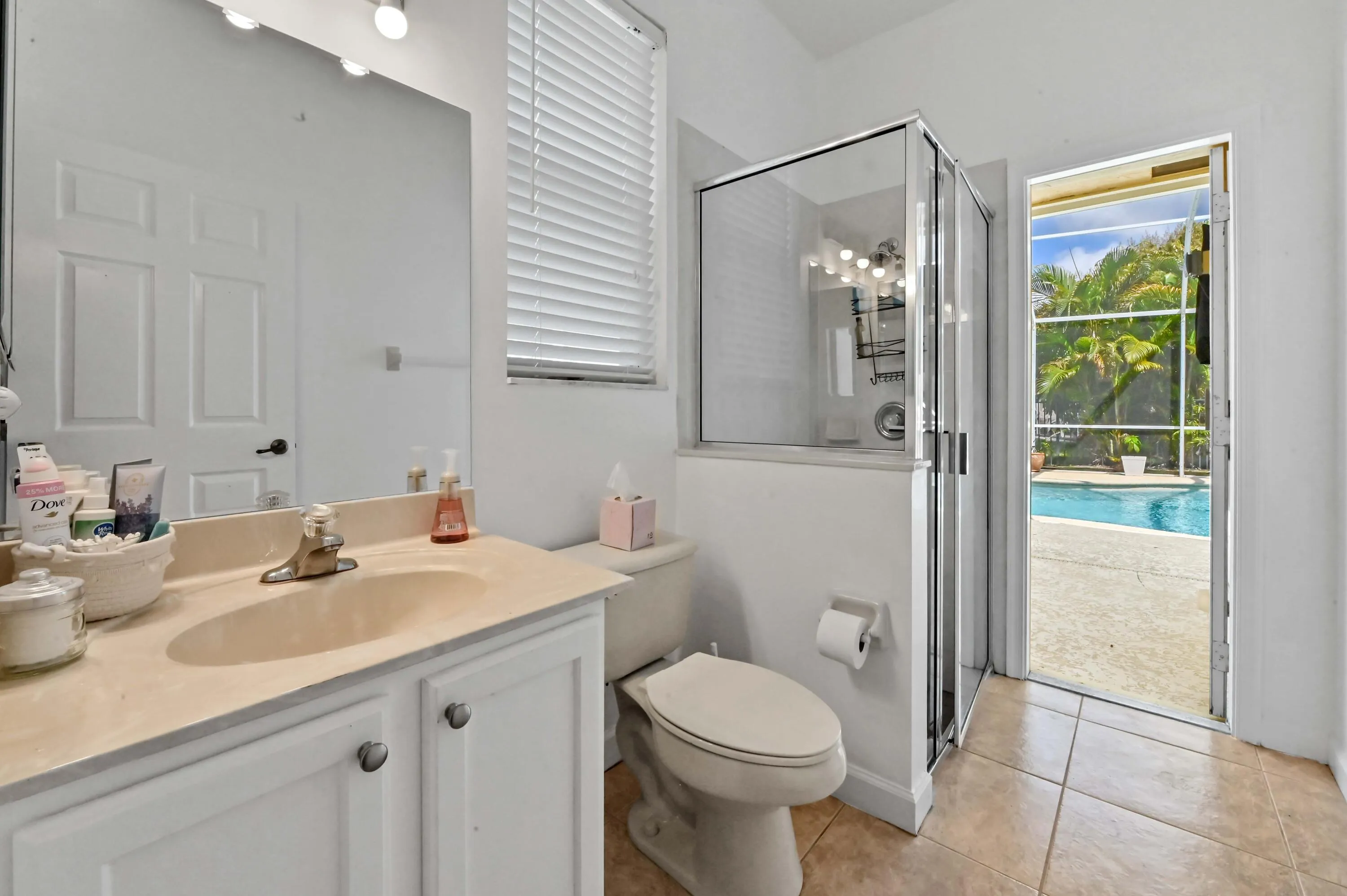 25 Bathroom 02