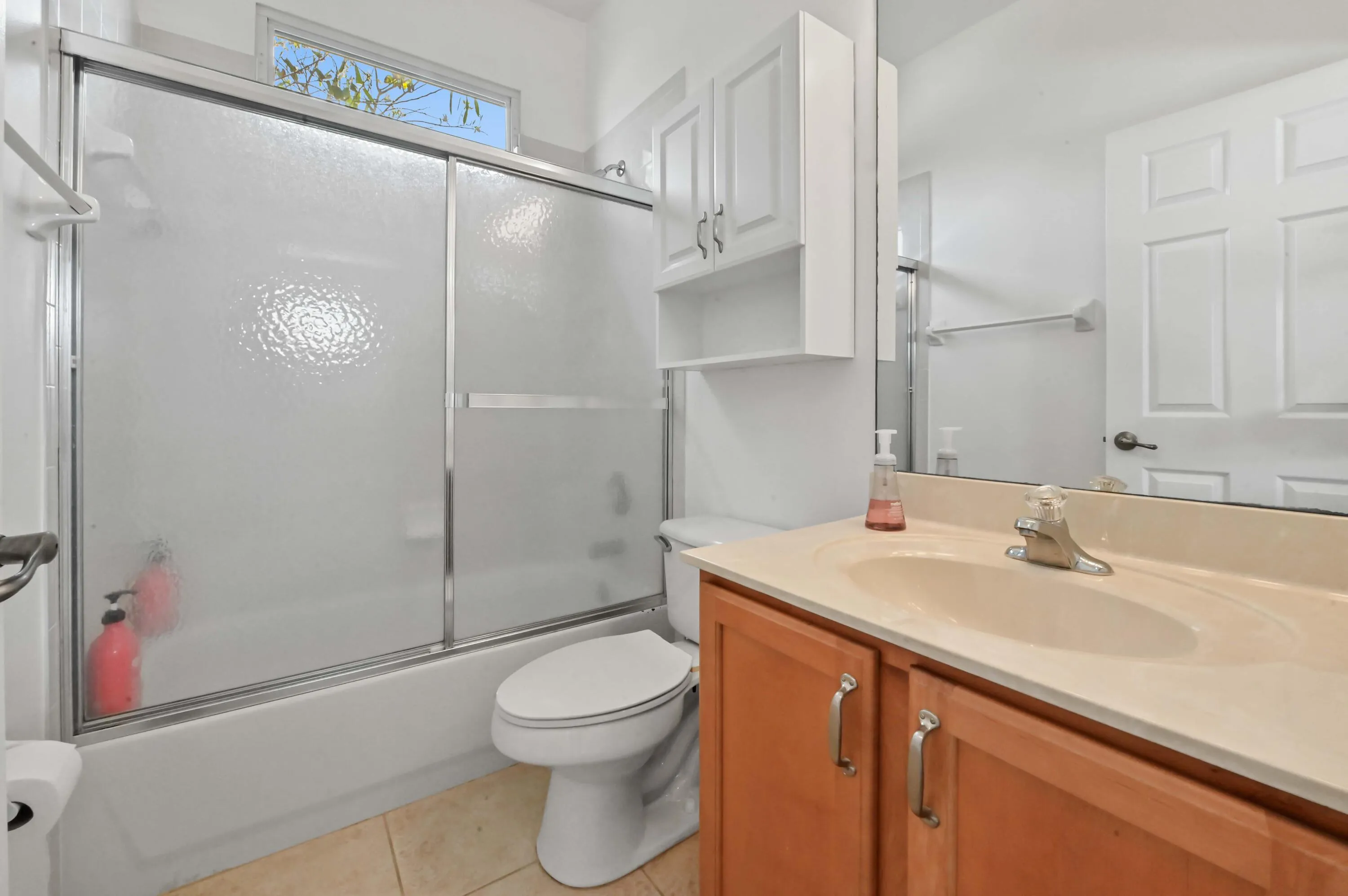 40 Bathroom 01