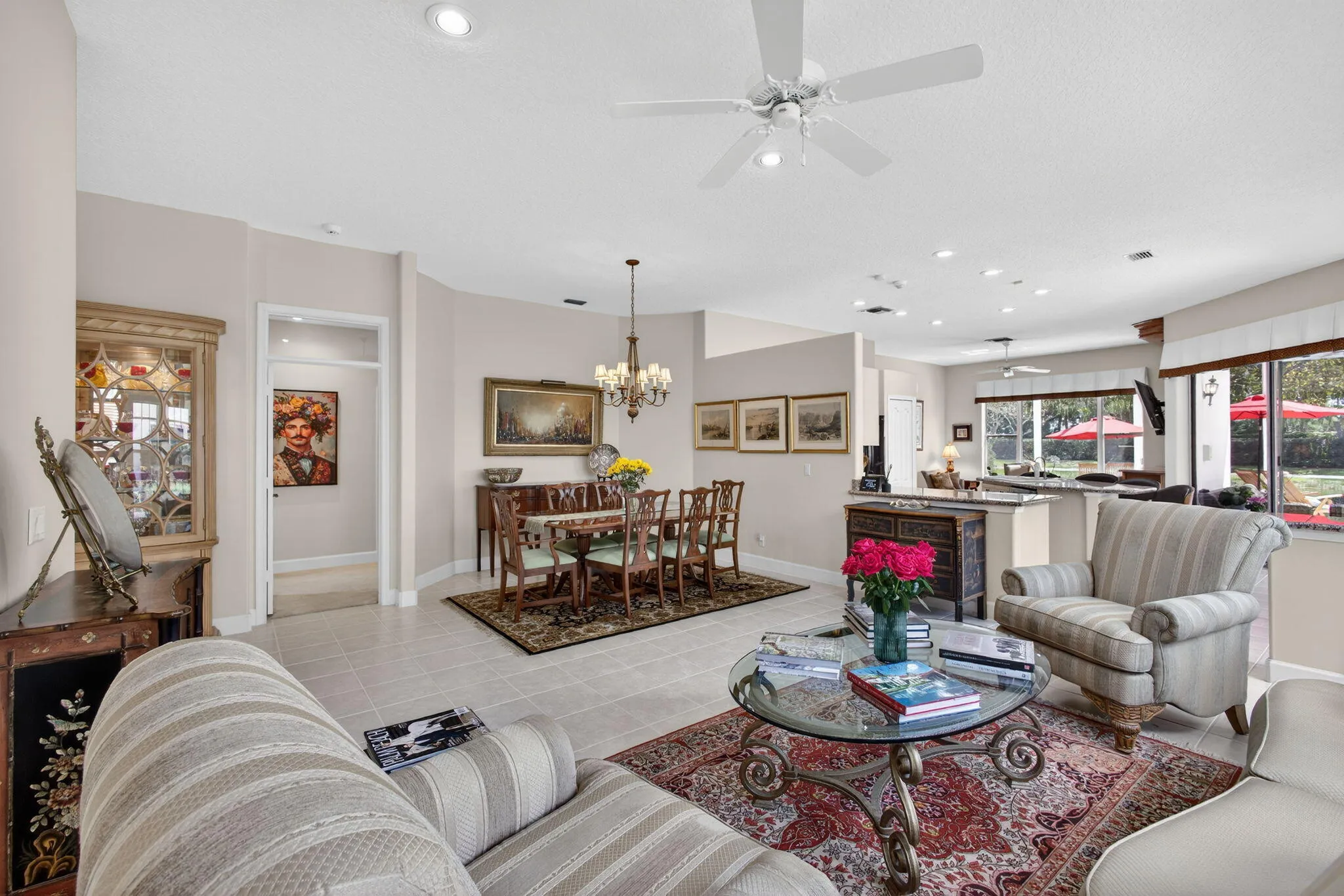 LIVING/DINNING ROOM