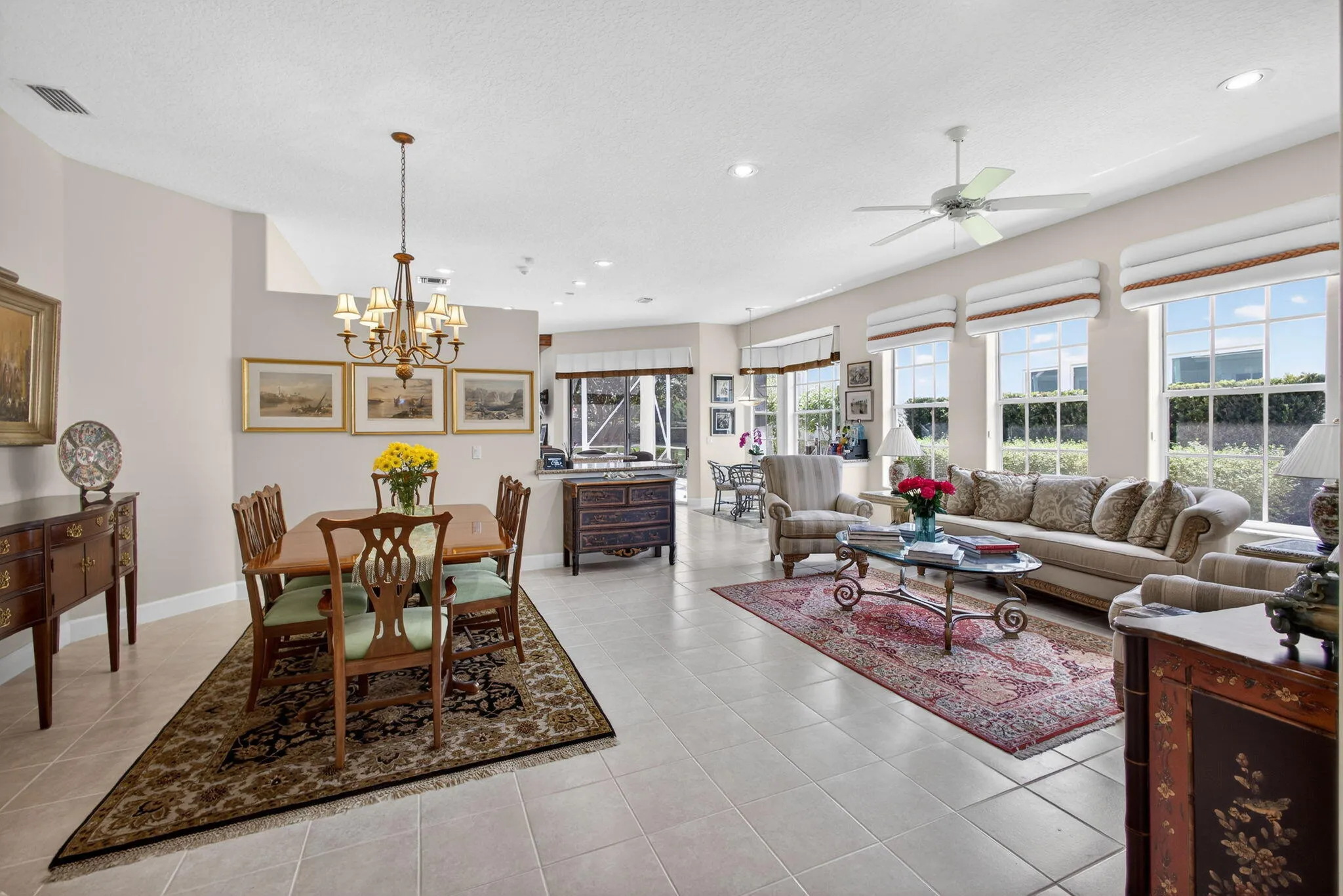 DINNING ROOM/LIVING ROOM
