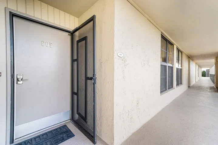 003-6RoyalPalmWay-BocaRaton-FL-33432-SMA
