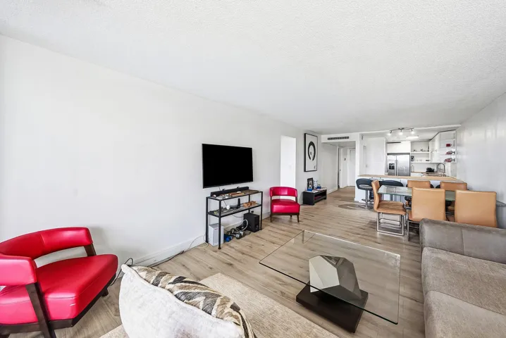 012-6RoyalPalmWay-BocaRaton-FL-33432-SMA