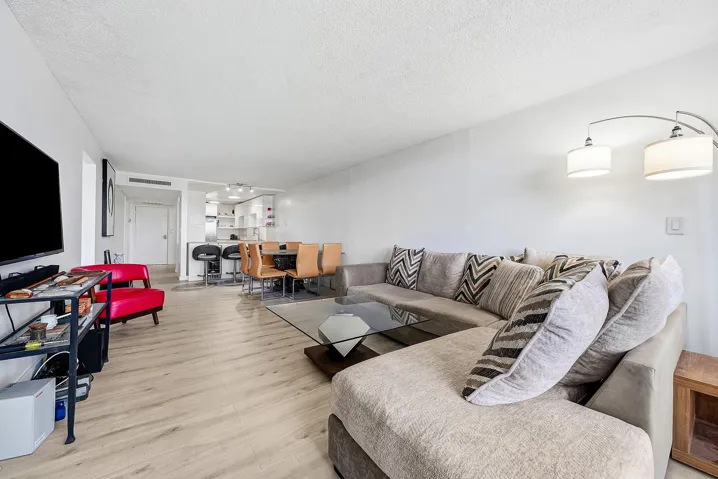 011-6RoyalPalmWay-BocaRaton-FL-33432-SMA