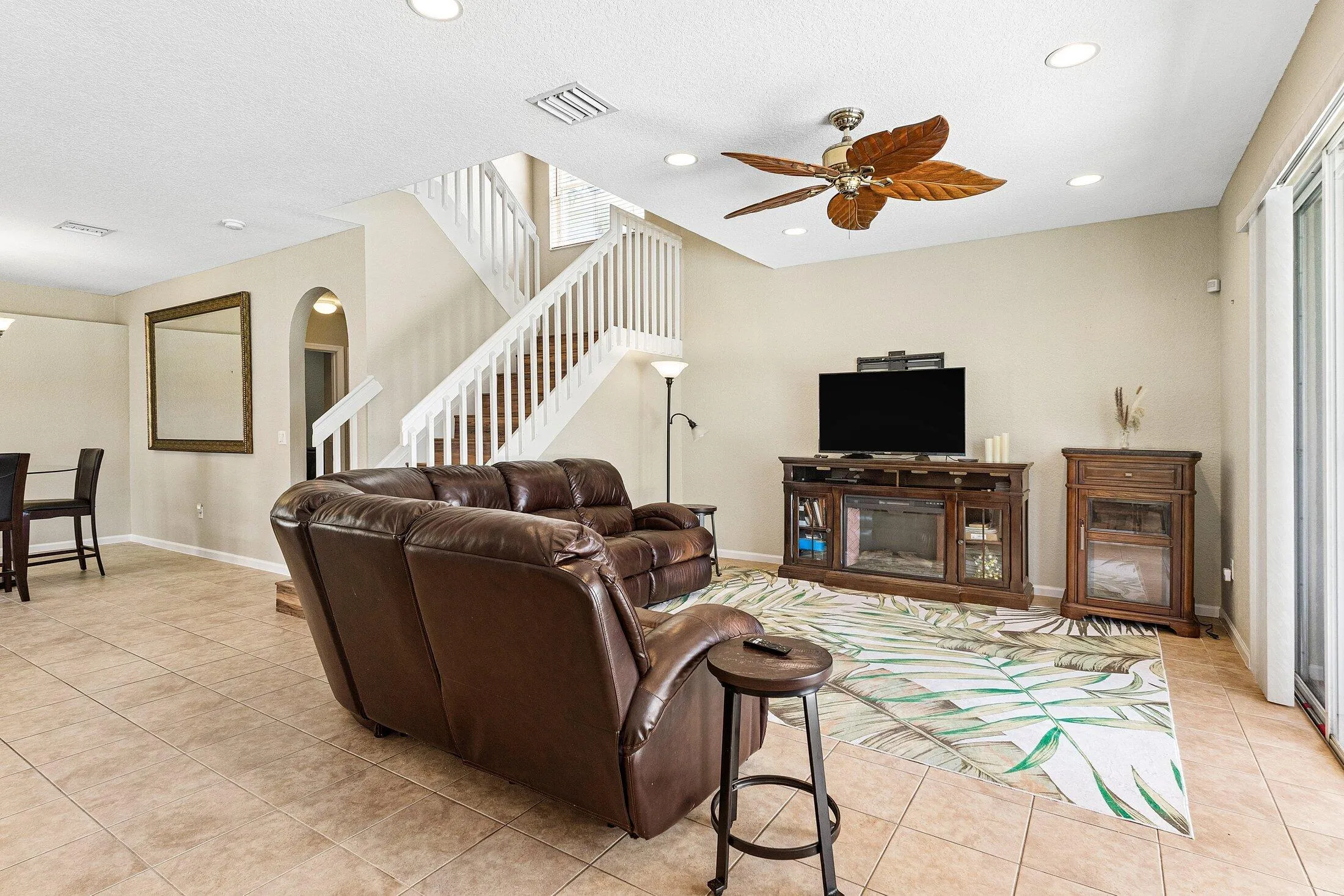 MAIN LIVING RM