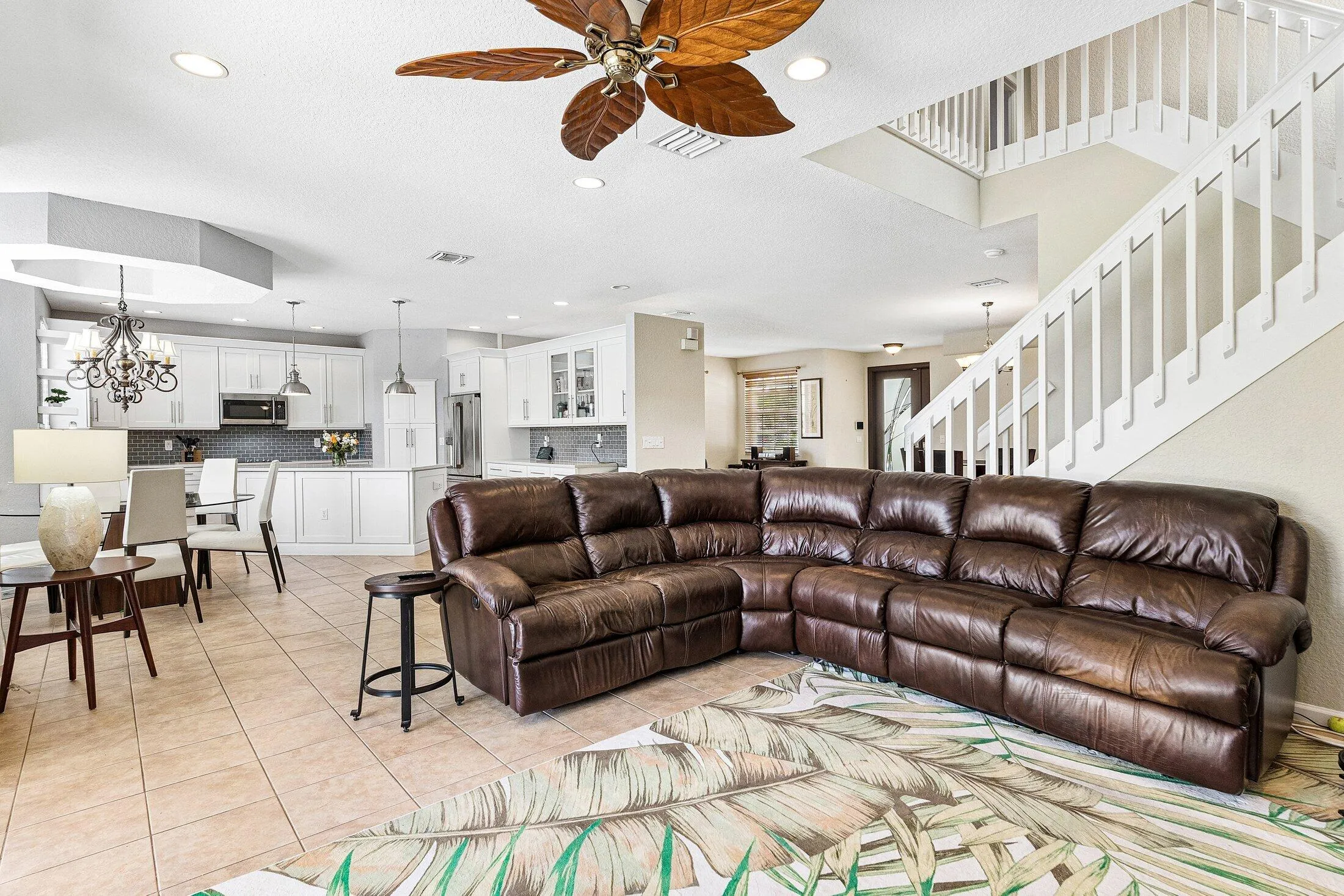 LIVING RM/EAT IN KITCHEN