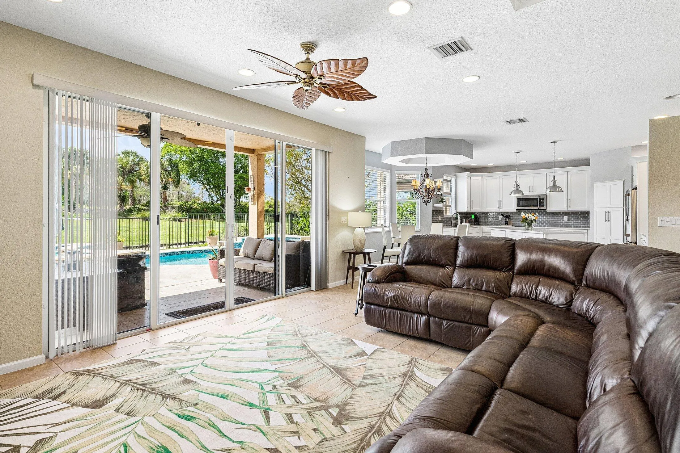 MAIN LIVING RM
