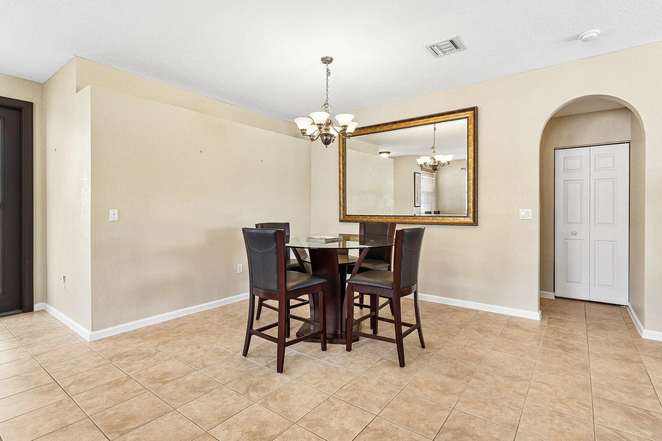 FORMAL DINING