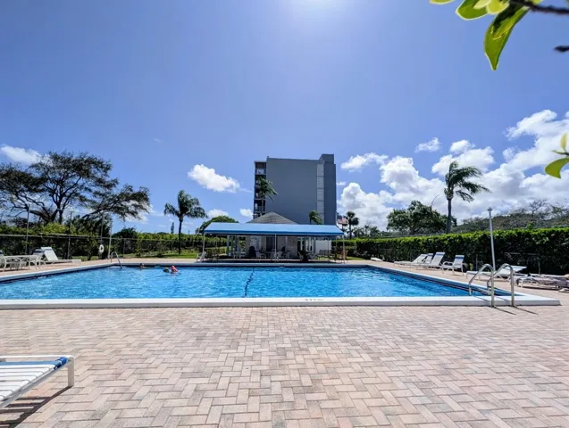 Sparkling Pool steps from the front door.