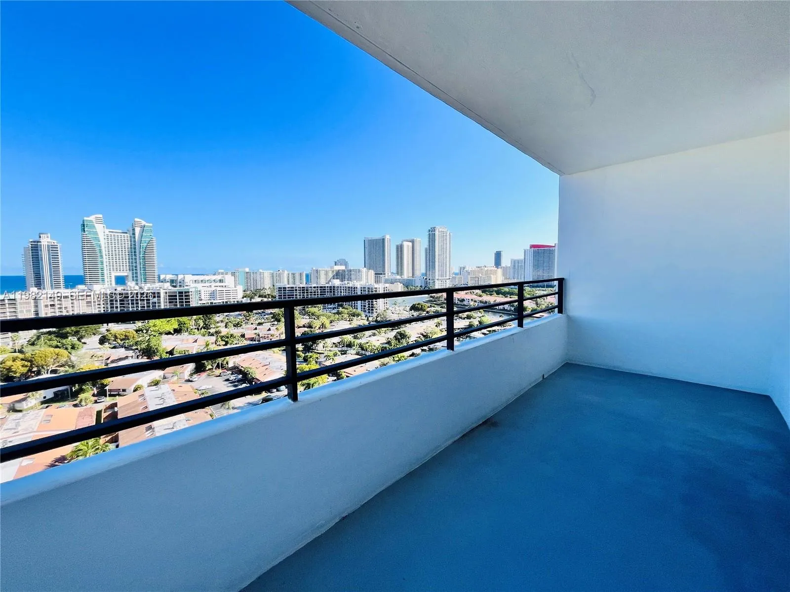 OVER SIZE BALCONY