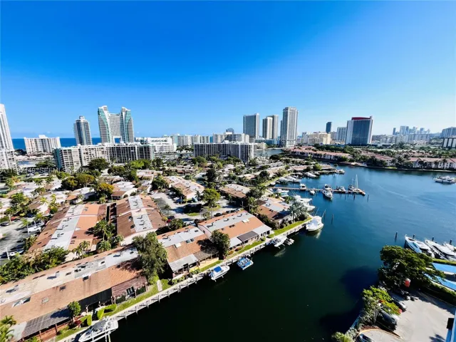 DIRECT WATER VIEWS:OCEAN,CANAL