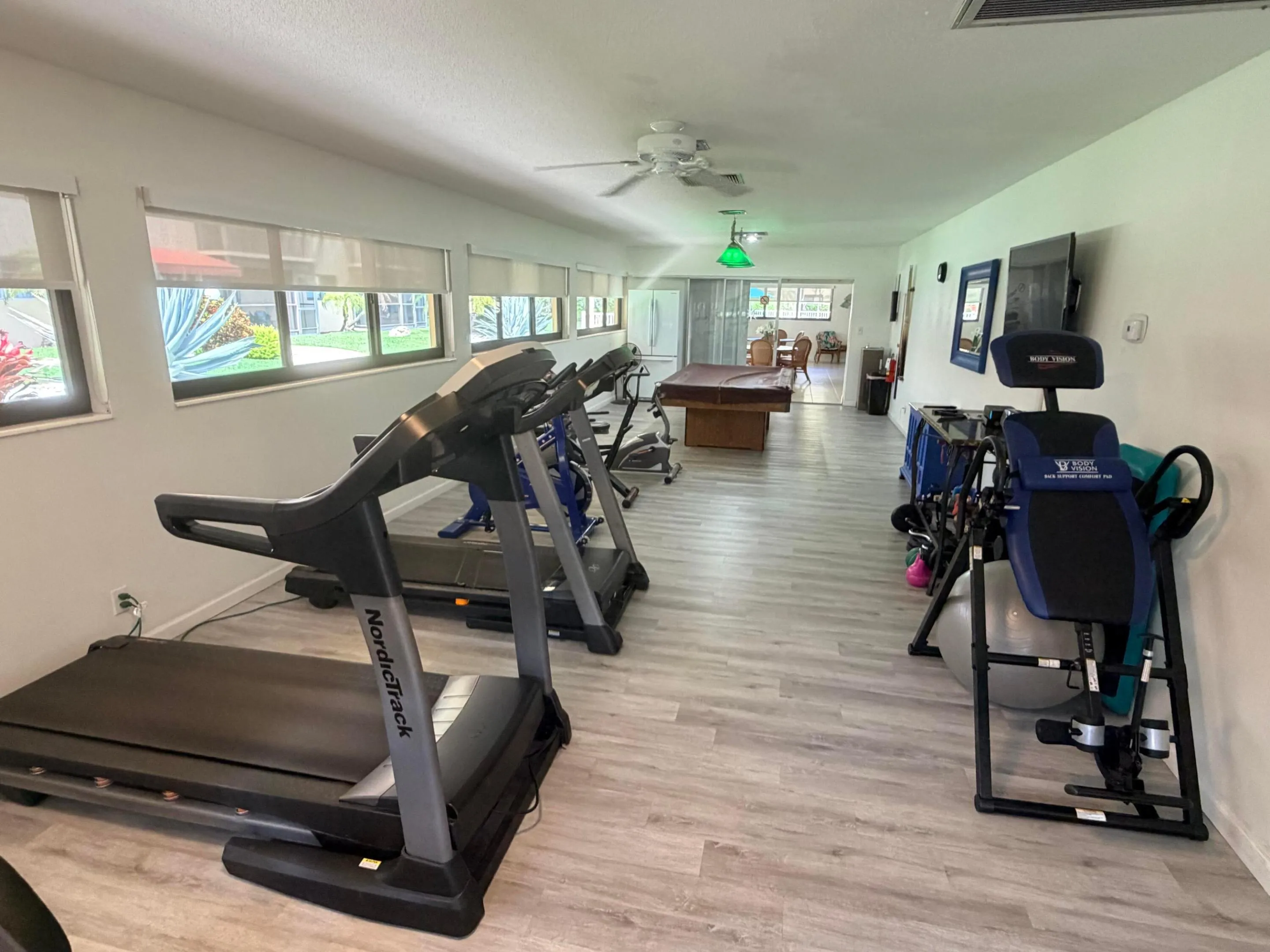 Fitness room w. pool table