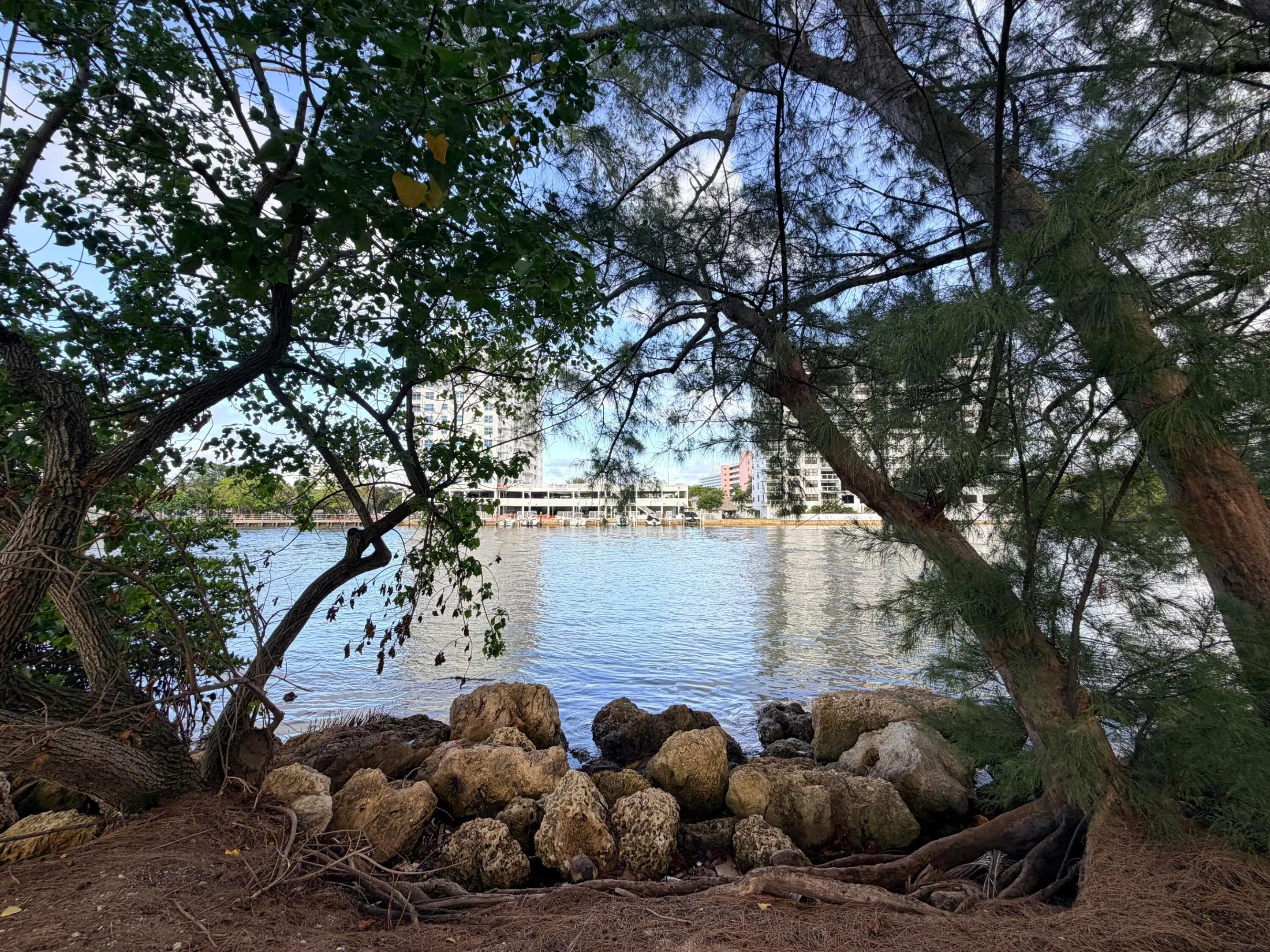 The intracoastal is 2 blocks away!