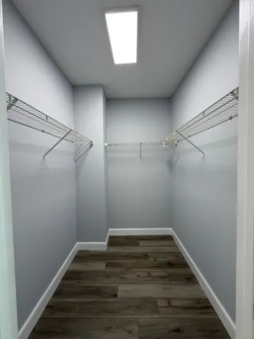 Walking Closet