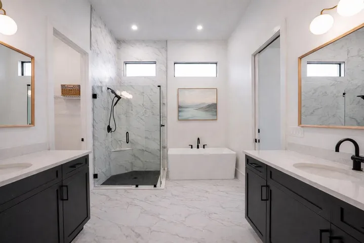 primarybathroom1virtuallystaged