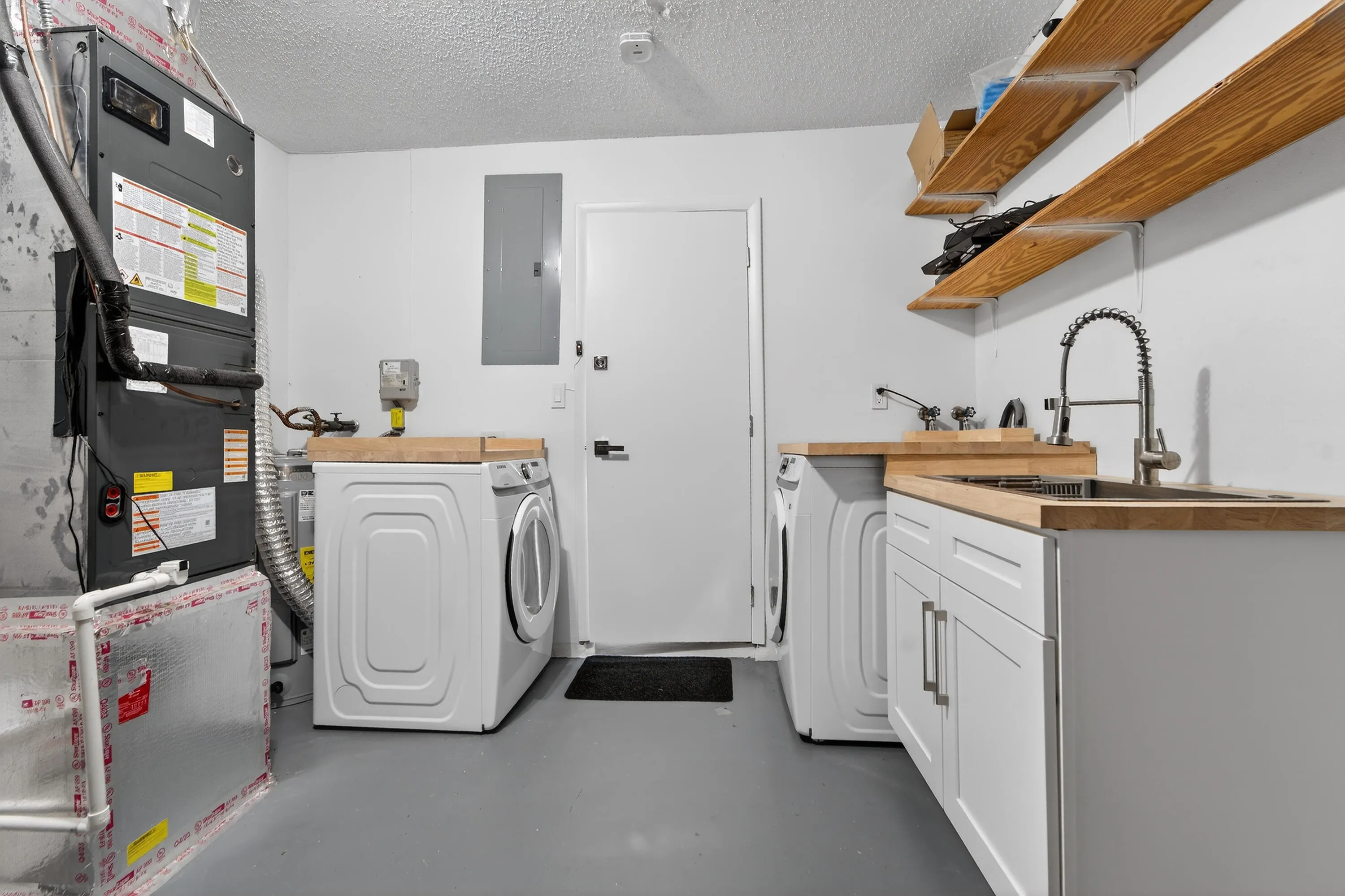 Garage W/D Sink