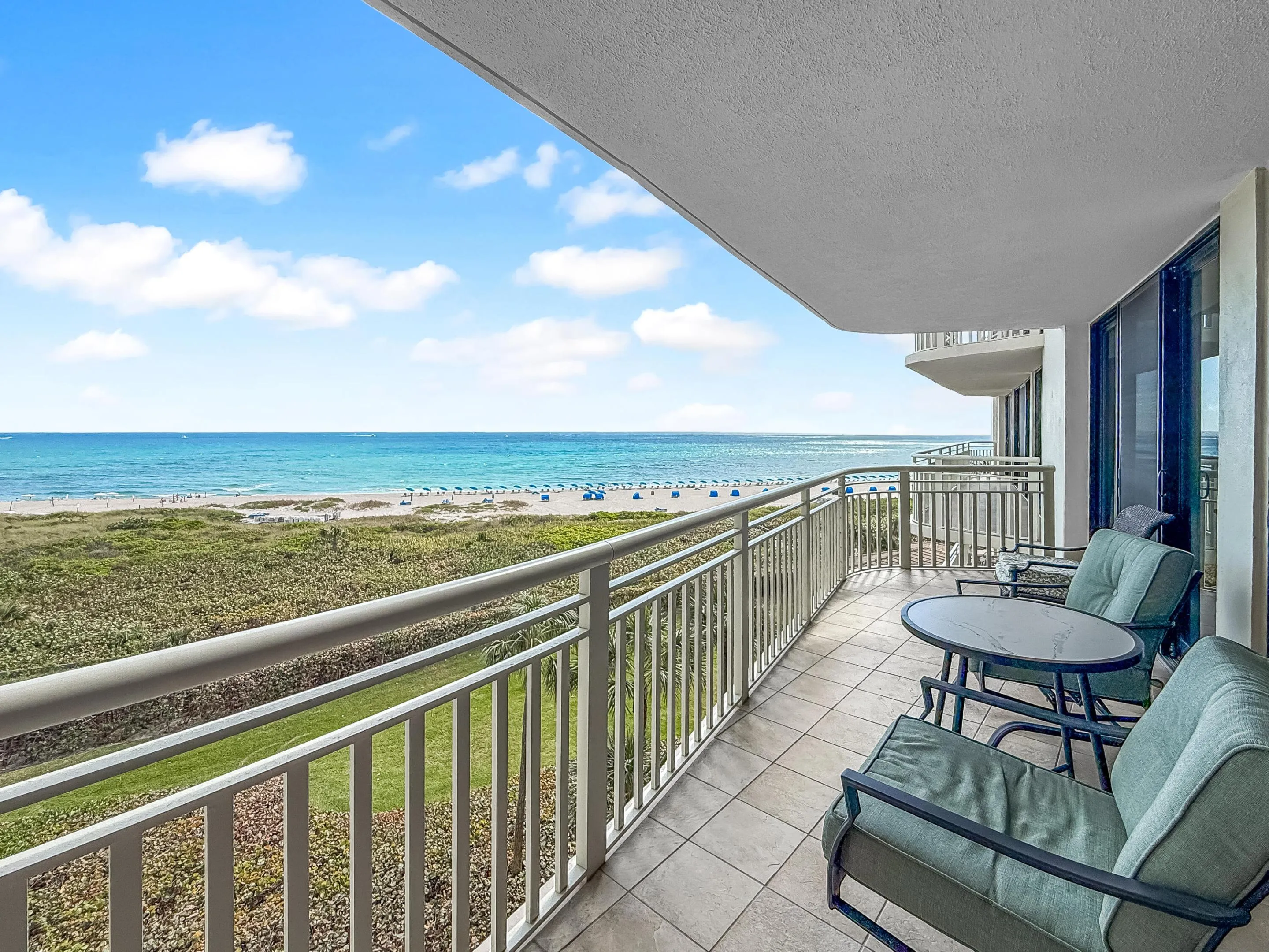 Large Balcony with Endless Ocean View