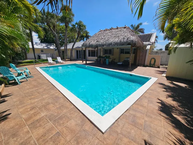 Lokk at this awesome pool! Perfect lap pool for exercise and play!