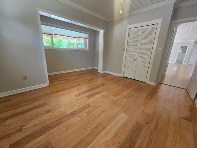 2nd Bedroom with lots of space, bright and light!
