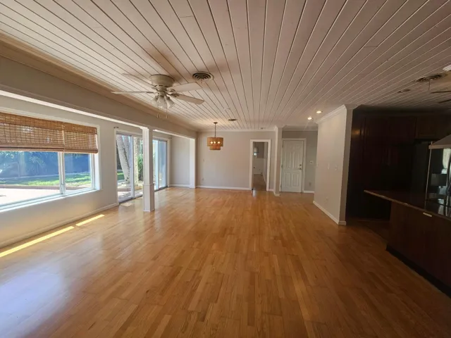 Beautiful with awesome kitchen on the right