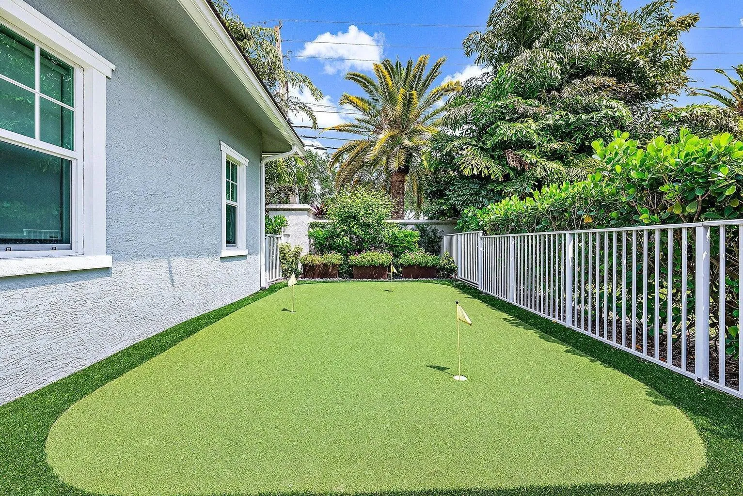 2500 ESTATES DRIVE