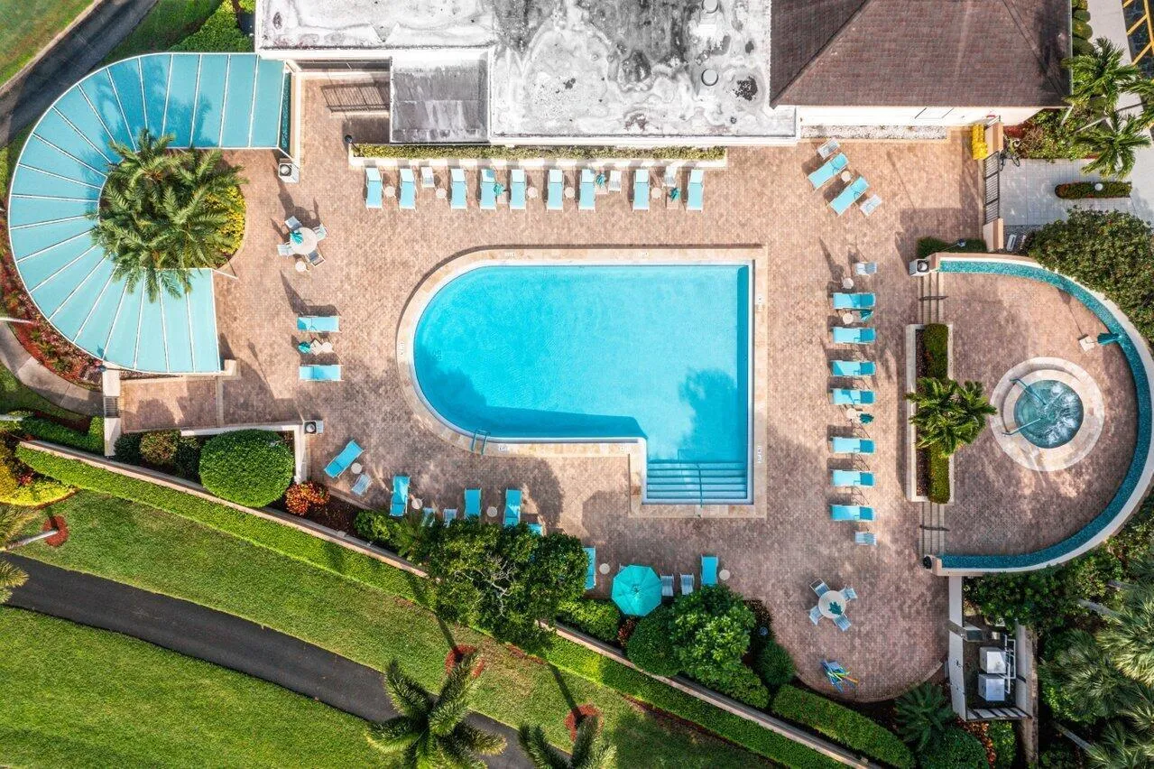 Country Club Pool
