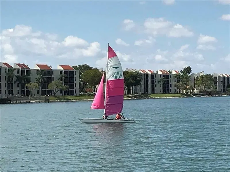 LE Pink Sailboat