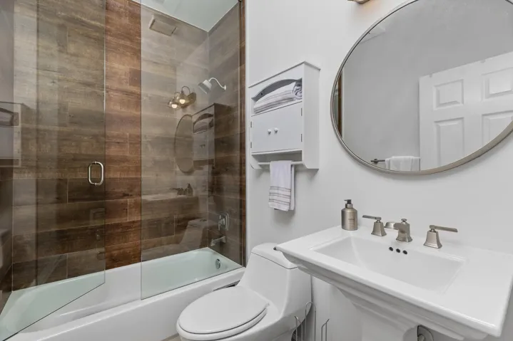 Guest Bath 1