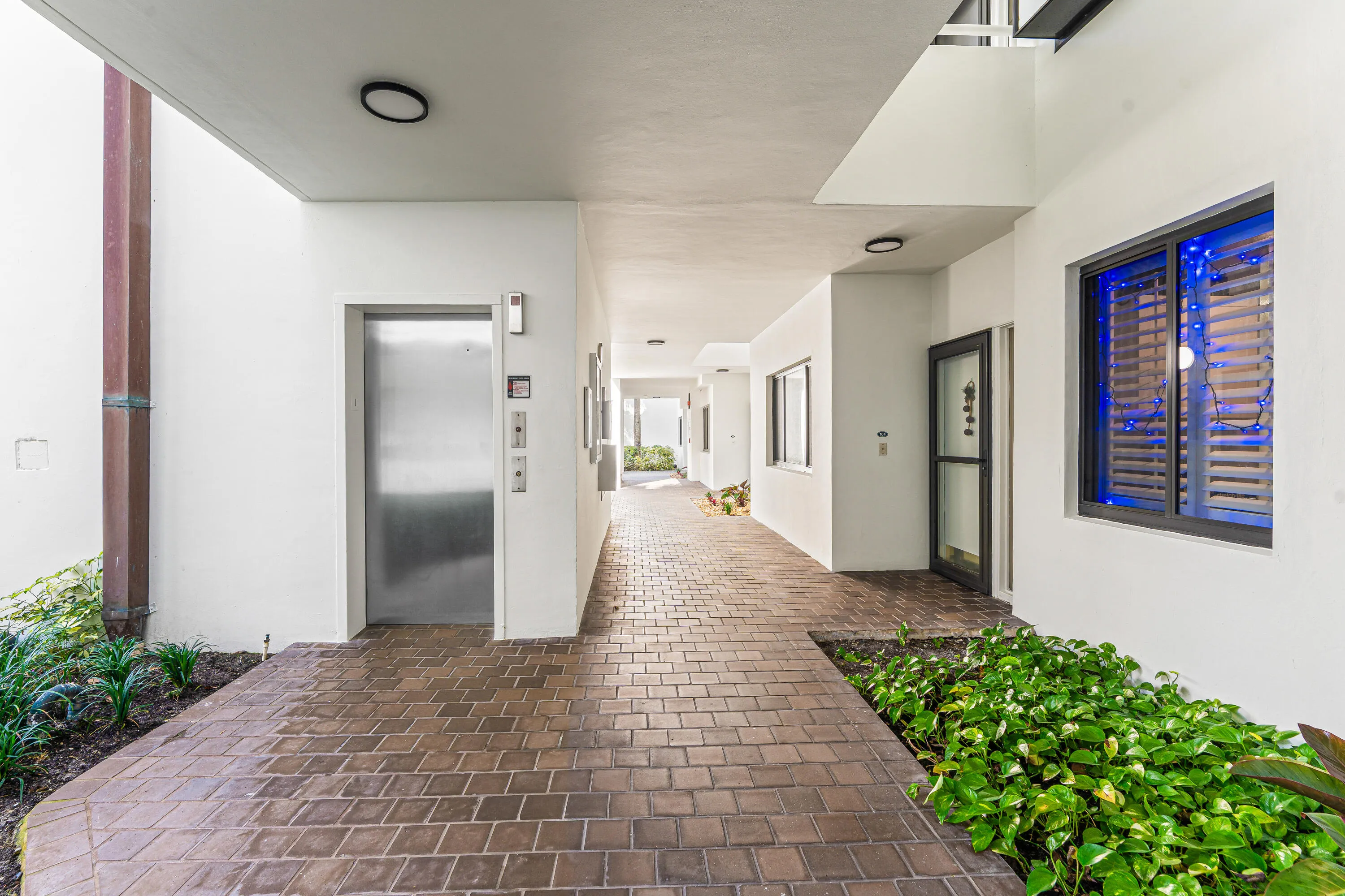 004-200WaterwayRoad-104-Tequesta-FL-3346