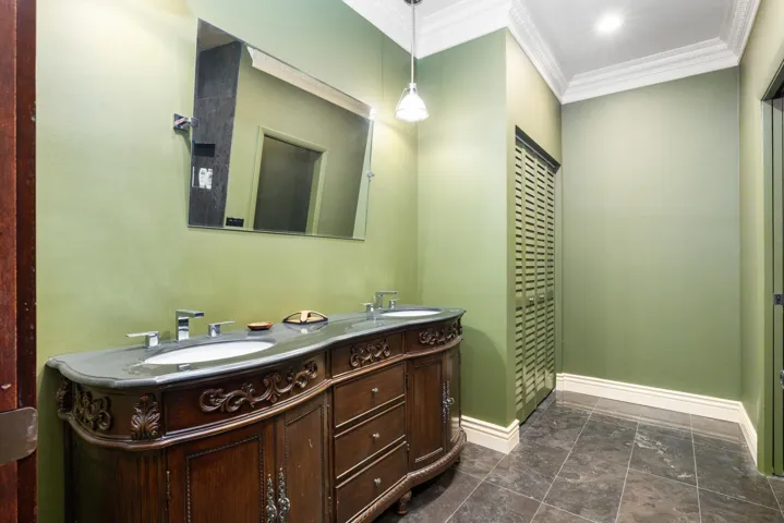 Ensuite for guest room 4