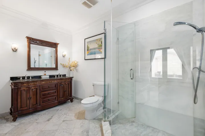 Ensuite for guest room 2