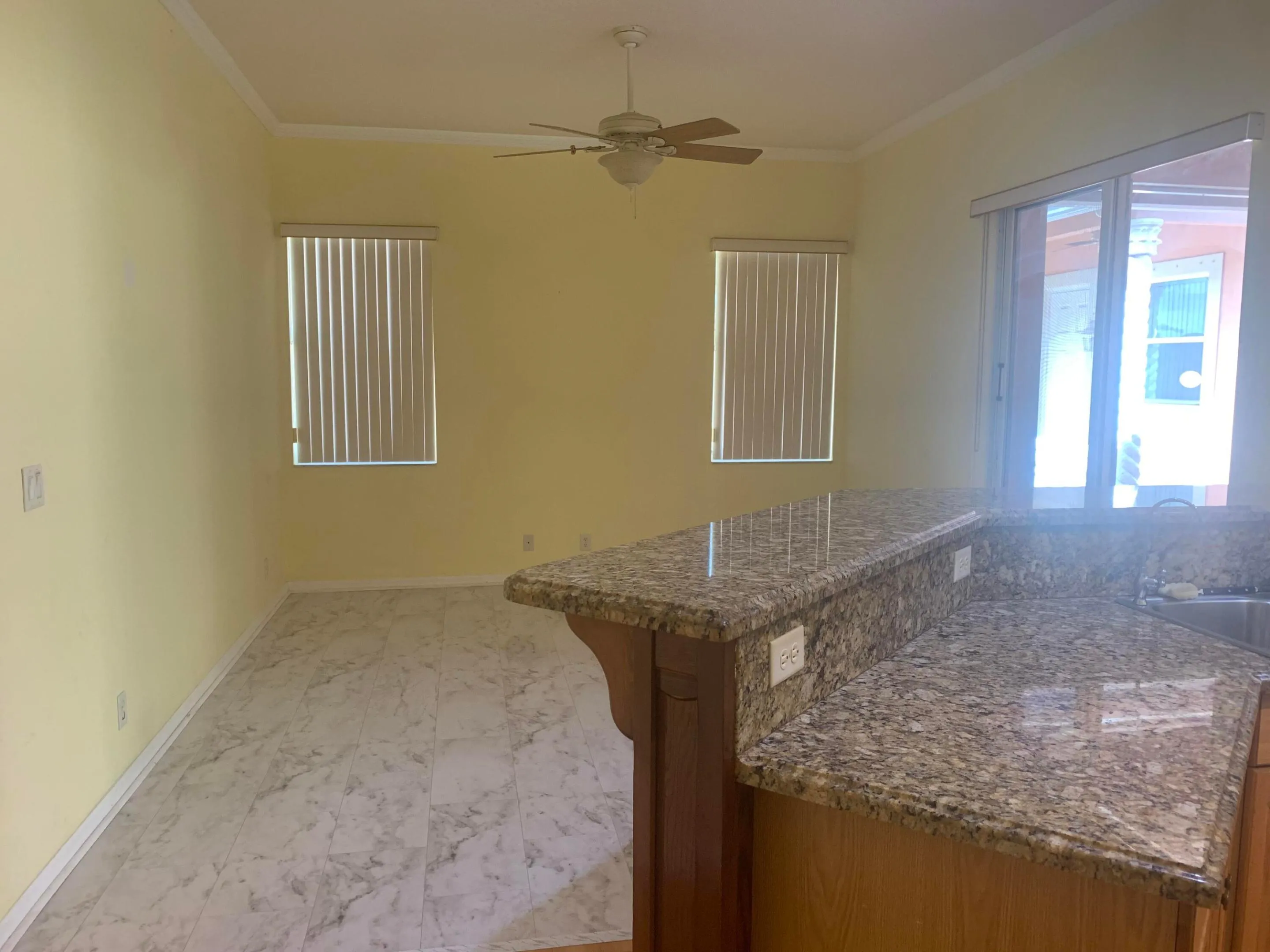 Fam Rm/Breakfast Bar