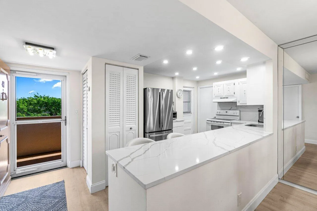 005-6461Northwest2ndAvenue-411-BocaRaton
