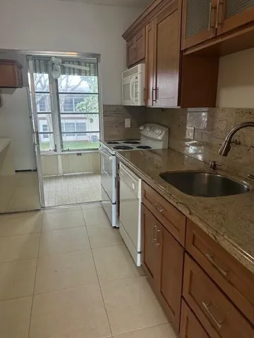 kitchen and balcone